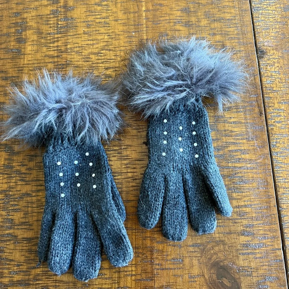 ⚡️MOVING SALE ⚡️Zara faux fur gloves ⚡️MOVING SALE ⚡️